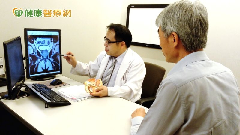 攝護腺癌好發60歲後男性，隨年齡增加發生率越高，建議50歲以上定期追蹤攝護腺狀況