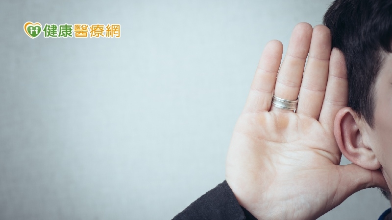 「害怕他人想法」背後的真相：事實上，其他人通常不會花那麼多時間在意你選擇做什麼以及如何過生活。