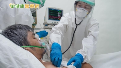 6旬翁染疫3天重症住ICU！中藥＋抗病毒藥齊下順利出院