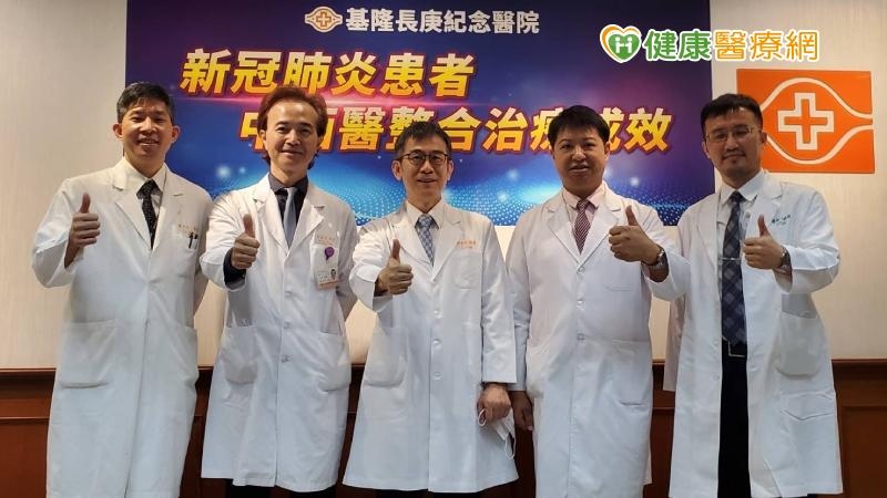 研究人員在基礎研究及動物實驗發現，傳統中藥配方可以逆轉Covid-19感染特徵，降低發炎反應並阻止細胞因素風暴的發生。