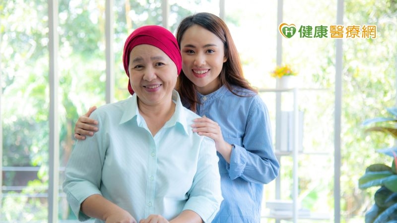 針對乳癌不同亞型、不同分期，整體治療選擇與方式也有所差異，巫承哲醫師說明，第1期～第3期仍屬早期乳癌，其治療目標在於「根除」腫瘤，以避免未來復發，將以手術治療、放射治療、化學治療或荷爾蒙治療為主