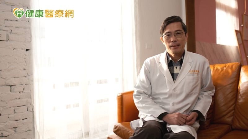今年公費、自費流感疫苗都在準備中，鼓勵民眾除了接種新冠疫苗，也必須接種流感疫苗。