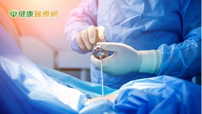 脊椎內視鏡可說是比微創更微創的手術，傷口相較於傳統手術和顯微鏡通道手術都要來的小。能夠最大限度地保留正常組織，傷口小、破壞少，因此術後恢復快