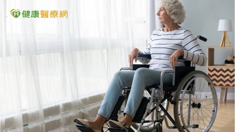 高齡人精神醫學中有著「3D」身心疾病：鬱症 （Depression） 、失智症 （Dementia） 及譫妄 （Delirium） ，這些常見的3D疾病中，以鬱症為最重要的疾病，又是最好治療的疾病之一，因此只要配合治療都能獲得良好的改善。