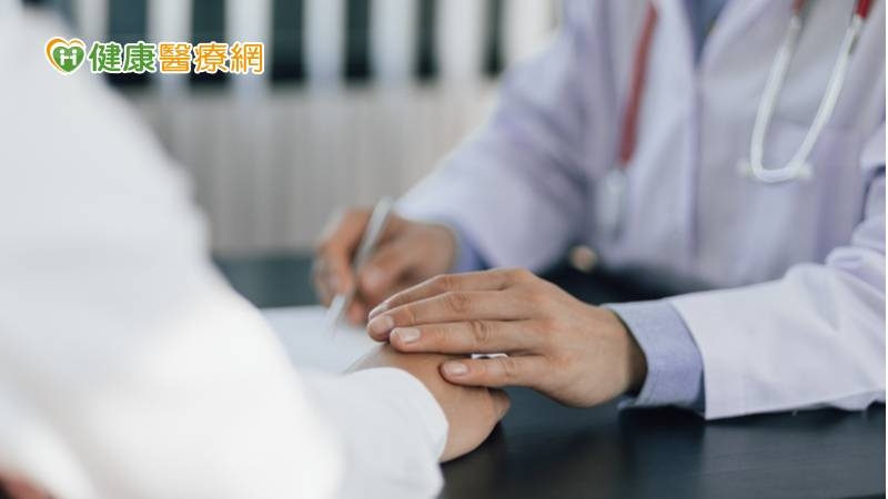 亞太心理腫瘤學交流基金會察覺癌友需求，主動推出「諮商心理門診補助」，期待實質支持能讓罹癌病友無後顧之憂，安心接受心理輔導，順利回歸正常生活。