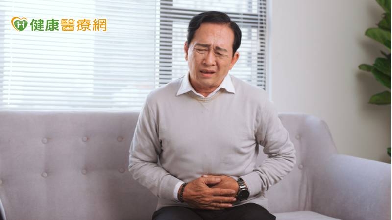 許家榮醫師強調，若腸胃道穿孔沒有即時處理，會有感染風險，可能會引發腹膜炎、敗血症甚至休克，危及生命。