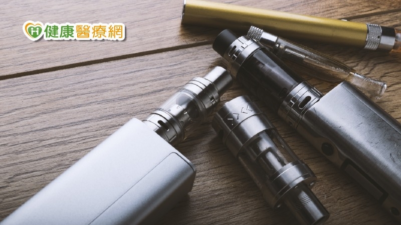 使用電子煙會帶來尼古丁成癮的風險，更會對青少年的大腦發育產生長期影響。