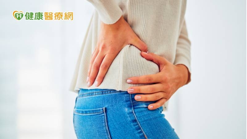 隨著醫療技術進步，現今採用「前側位脊椎融合支架」，相較傳統脊椎間支架，長度更長、底面積更廣，以此次針對引發神經壓迫的節段為例，可取代以往十數支骨釘內固定及多節椎骨破壞融合，在短節段植入前側位專用脊椎融合支架。