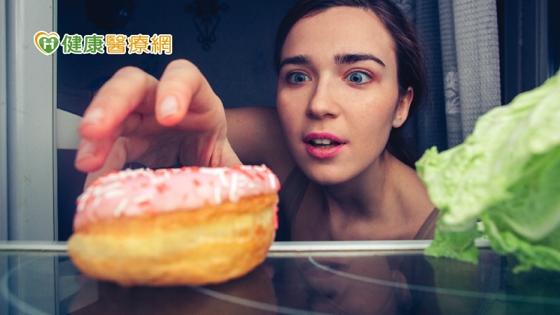 從臨床經驗和百人減重行為調查結果來看，無法抵抗美食或是嘴饞想吃東西，最容易造成失敗。