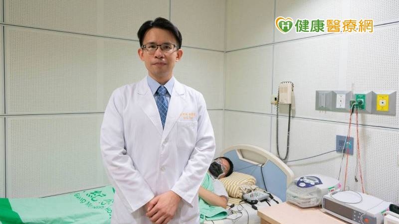 蔡明劭主任表示，透過達文西機械手臂進行整合式睡眠手術，針對口咽部五大類組織採取不同的治療策略，可保留人體構造與生理機能，對於病人術後恢復與疼痛控制均有相當良好成效。