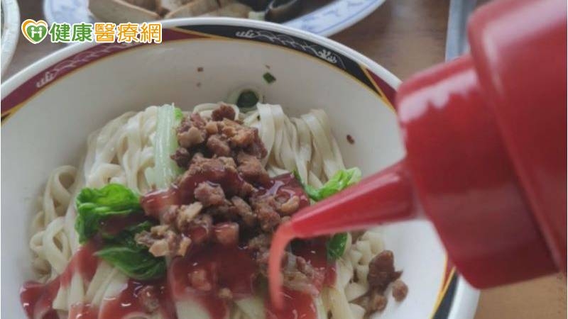 楊忠偉營養師表示，造成高血壓、高血脂、高血糖的原因，大部分都是「飲食」出問題。