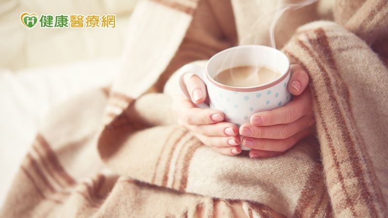 中醫將手腳冰冷的現象稱為「厥逆」，認為主要和陰陽二氣不相接有關，又可細分為寒厥、熱厥、氣鬱及痰厥四大類型。