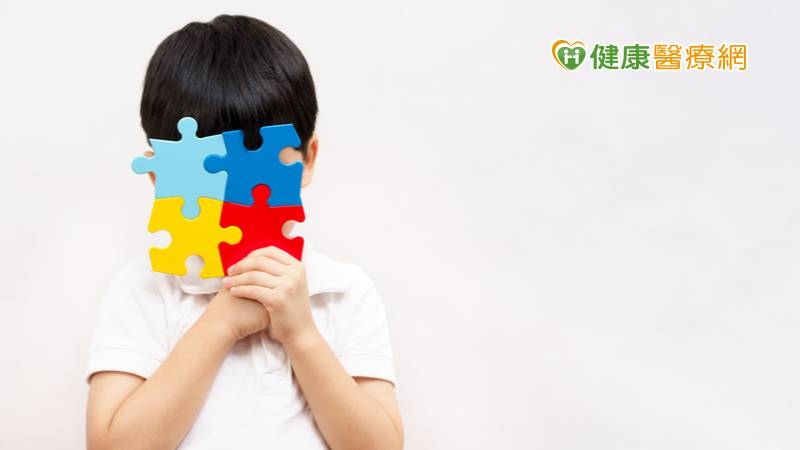2歲仍不會說話！面對自閉症孩子家長該怎辦？　「WHO-CST」助攻