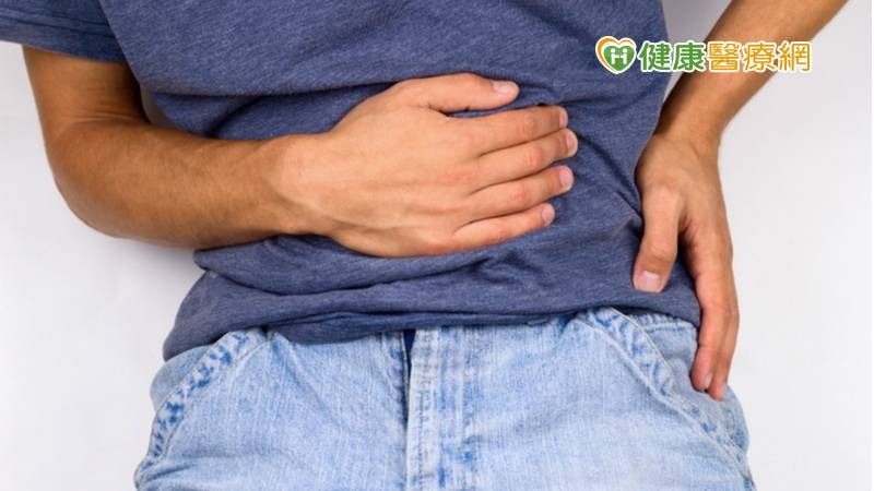 造成疝氣之危險因子主要是長期腹內壓過高，比如肥胖、負重、慢性便秘、慢性咳嗽、打噴嚏、攝護腺肥大和肌肉組織老化，其他問題如腎衰竭、肝硬化等病人因長期有腹水現象也可能增加疝氣發生率