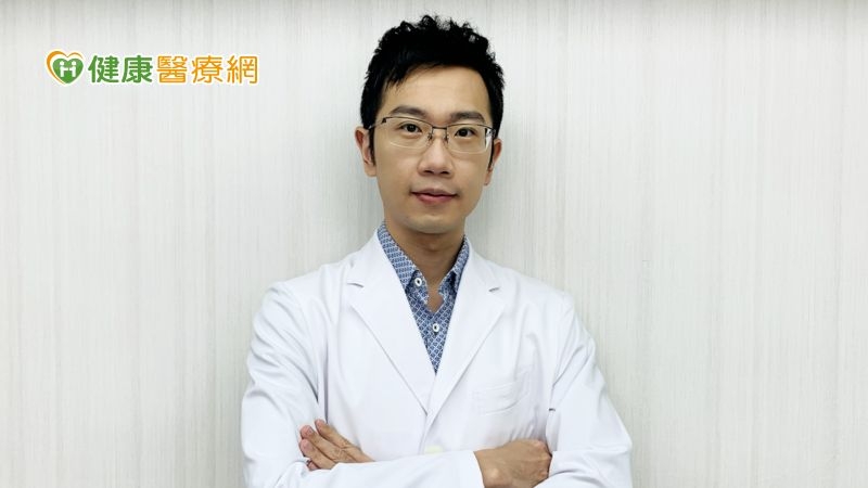 中山醫院小兒科吳其穎醫師提醒，今年流感預計造成大爆發，若已有感冒發燒等症狀，請先就醫待病情好轉再接種流感疫苗。