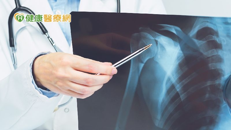 當駕駛人有粉碎性骨折情況時，要留意急性腔室症侯群、骨髓炎與癒合不良三種狀況。
