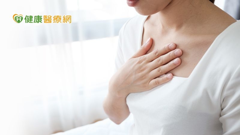 長期便祕，身體水分代謝失調也是引起胃食道逆流的原因，中醫講究氣血水的平衡，腸與胃是同一個空腔，當空腔下部壓力過大，東西就會往上湧。