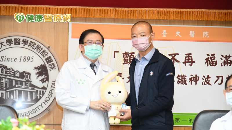 巴金森氏症病友葉先生，在9月時接受台大醫院俗稱的「神波刀」聚焦超音波治療，人生重見曙光。