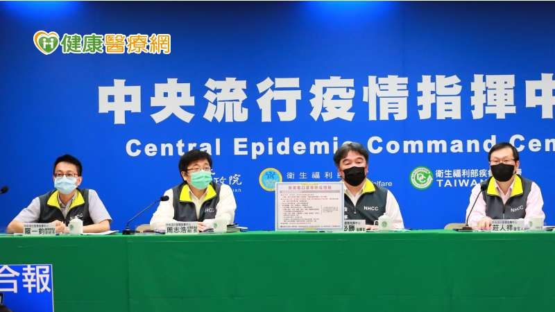 12月多項防疫措施鬆綁　戶外、室內KTV唱歌免戴罩