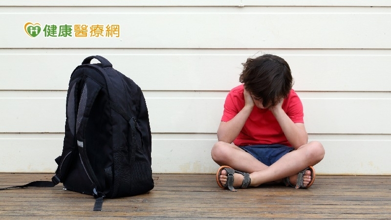 青少年自殺率增加與高樓有關？　醫師示範該如何回答