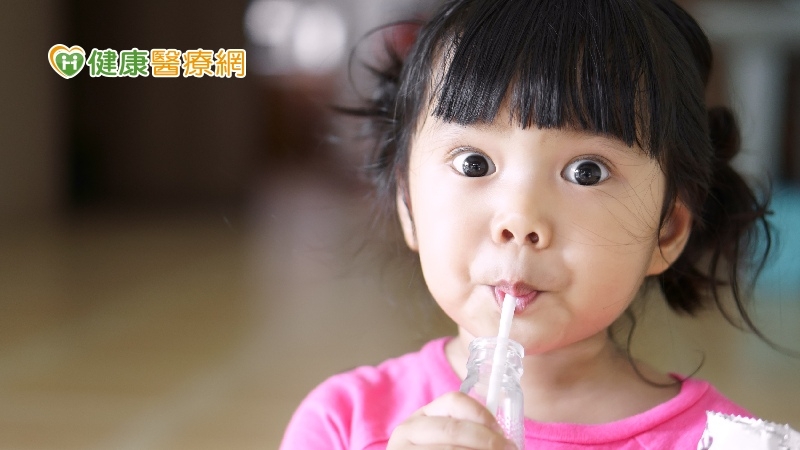 滿街都是飲料誘惑！　營養師教你6招輕鬆幫助孩子減糖
