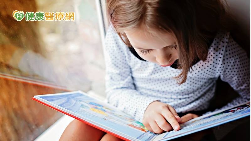 弱勢兒少愛閱讀！6成不曾擁有自己書籍　家扶號召「傳愛過好年」
