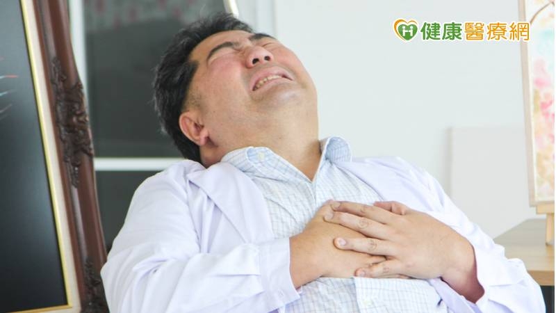 天氣太冷！碰到有人倒下怎辦？　醫授「叫叫壓電」4動作救命