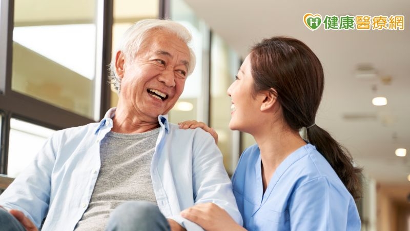 八旬翁確診肺癌四期腦轉移　標靶治療突破限制  4年半仍控制良好 