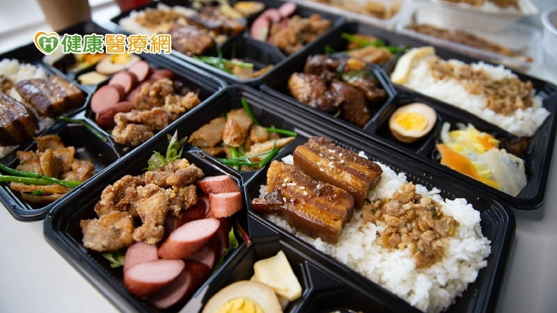 便當盒、塑膠袋易溶出毒物！　營養師「一個步驟」解決