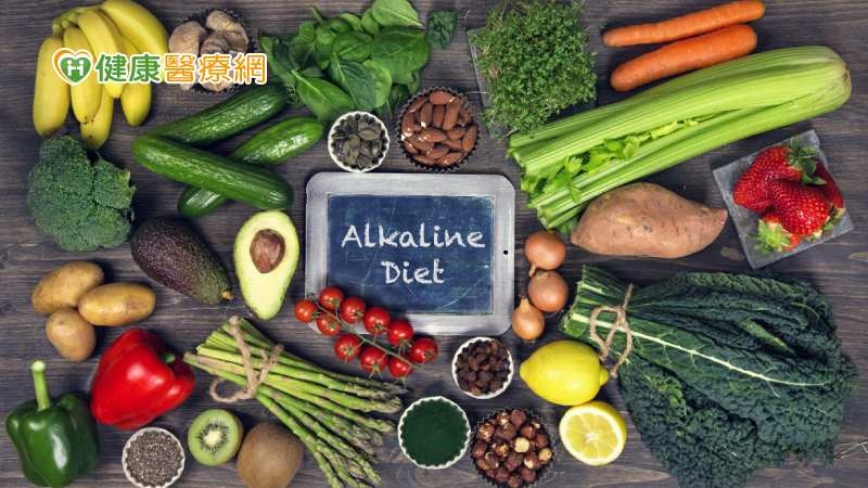 酸性體質致癌？鹼性飲食抗癌？　專家闢謠根本沒這回事