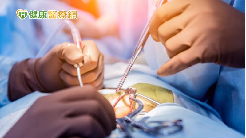 手術費用高昂「七旬翁跛行」絕望　健保「類微創脊椎手術」救晚年