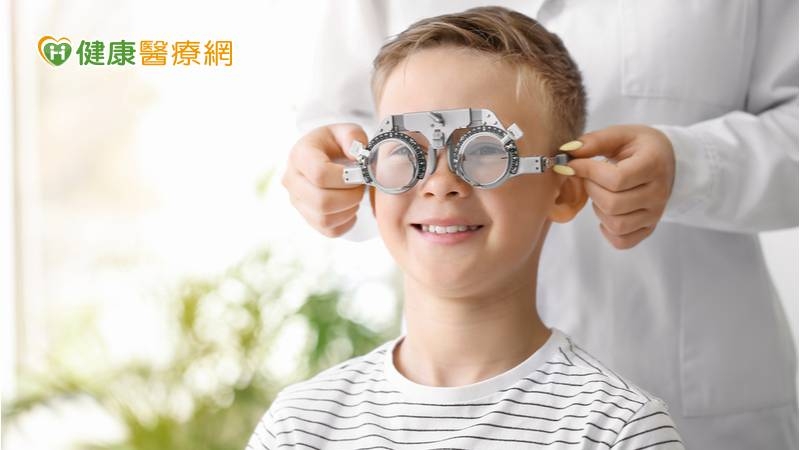 國小6年級近視率高達7成！　爸媽們小心被「4觀念」誤導