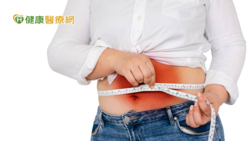 一般根據身體質量指數 (BMI) 或腰圍來作評估肥胖的指標。