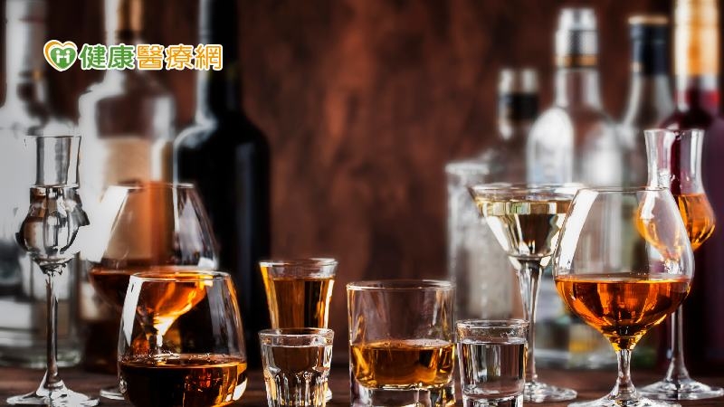 聚餐喝酒放鬆心情　醫師提醒飲酒務必遵守「這些」建議