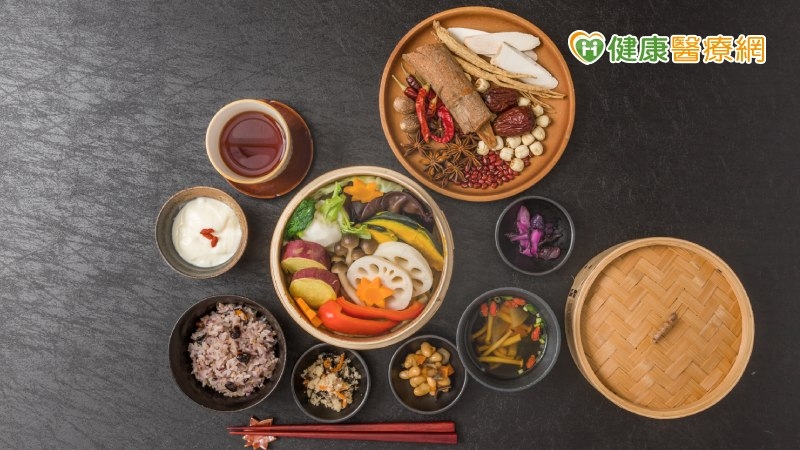 迎春圍爐不發福　「享瘦」年菜擺上桌