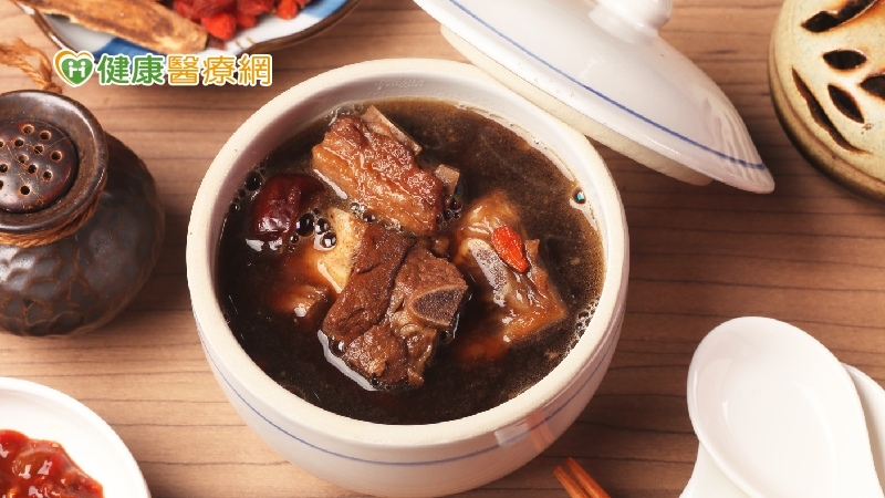 藥膳進補「越補越大洞」　當心中西藥交互作用陷阱