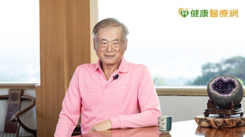 自創抗老秘笈平衡禪　82歳李深浦還能滑雪