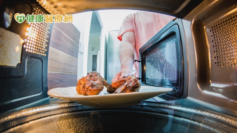 吃年菜忌諱「這個動作」　醫囑小心有害物質