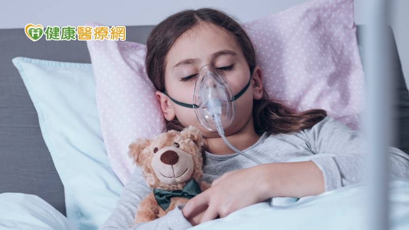 首例！父母各捐一半肺救愛女　臺大醫「活體肺葉移植」助重生