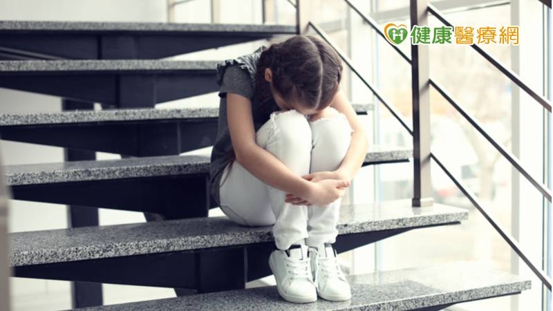 孩子「4現象」恐是憂鬱症上身！　總說討厭學校、沒朋友注意了