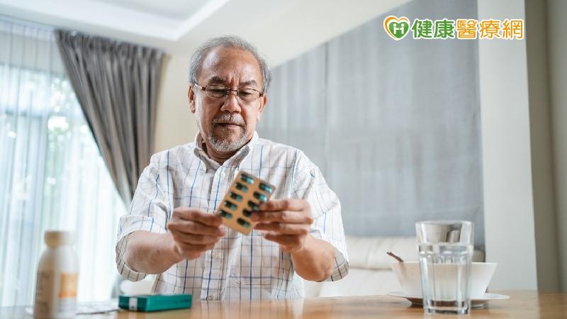 長輩「怕吃藥傷胃、傷腎、有毒！」　醫師教突破用藥盲點