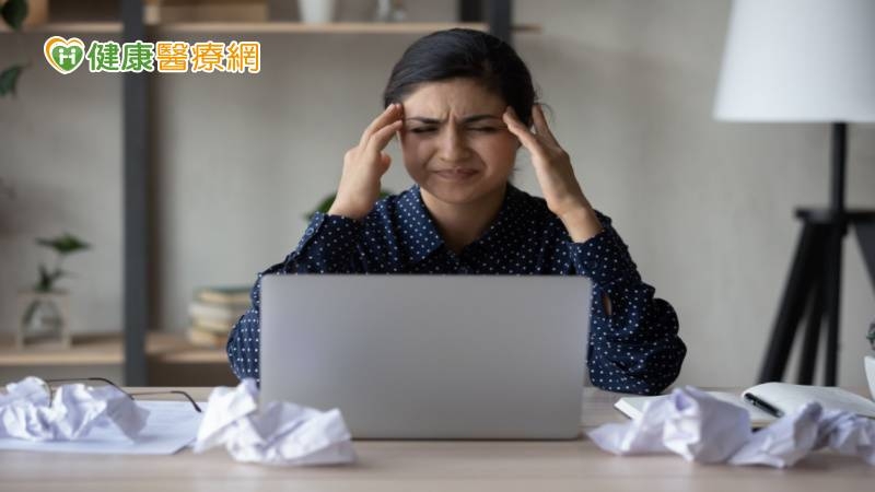 OL反覆偏頭痛到吐　「中藥＋針灸」揮別止痛藥