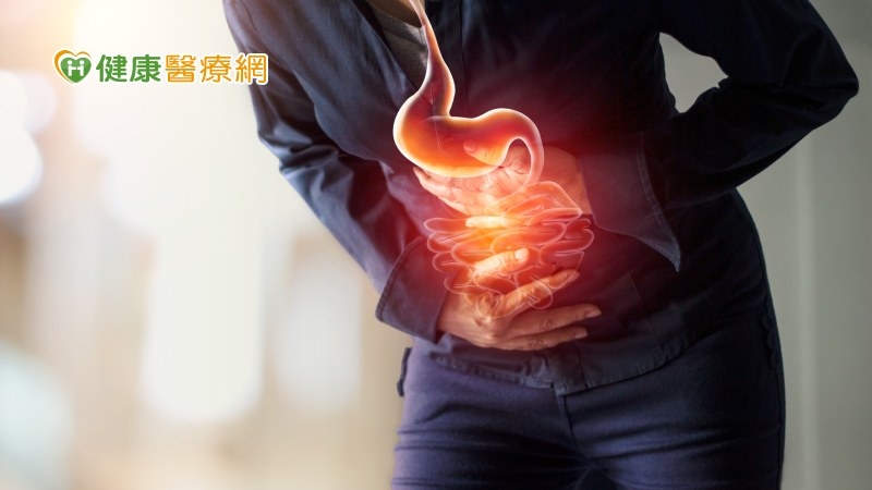 【胃痛專題】傷胃食物有哪些？　快記下！「這2類」食物容易使胃部不適