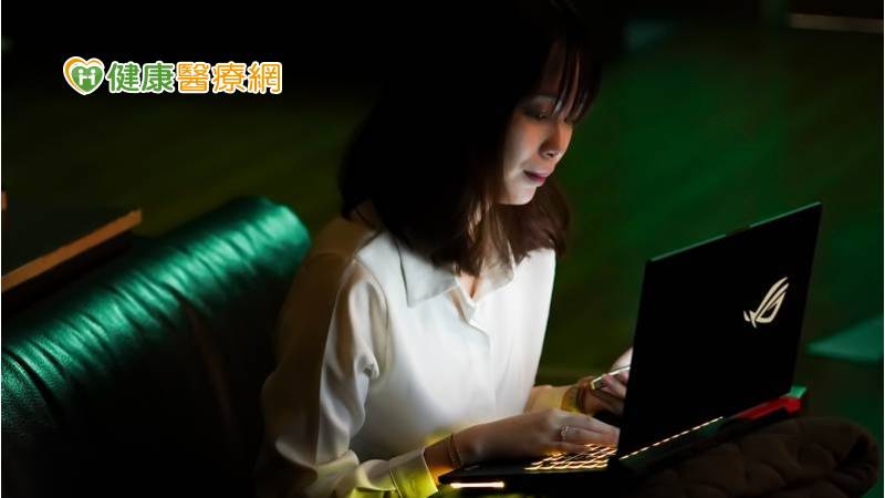 網路使用時間長易成癮？　醫曝1危機：身心共病別輕忽