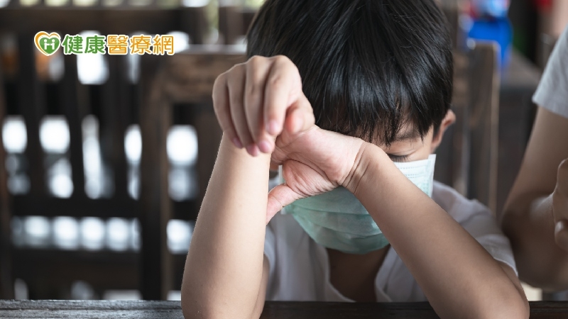 口罩鬆綁不可輕忽　過敏恐影響孩子發育慢、長不高　