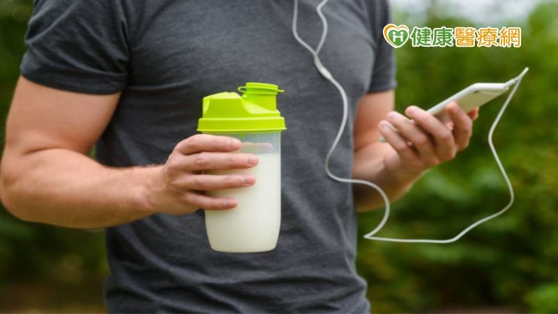乳清蛋白喝錯時機恐白補　營養師點名1族群恐致反效果