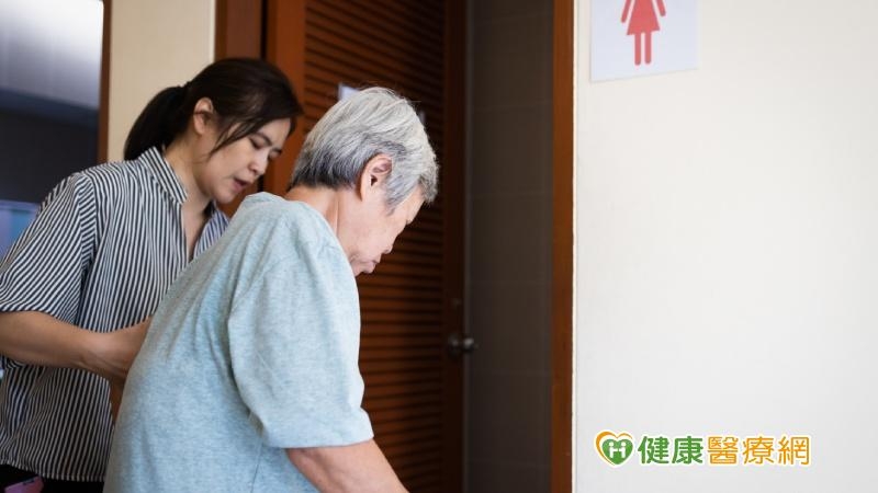 6旬婦「下面有突出物」　大笑、咳嗽時竟會閃尿