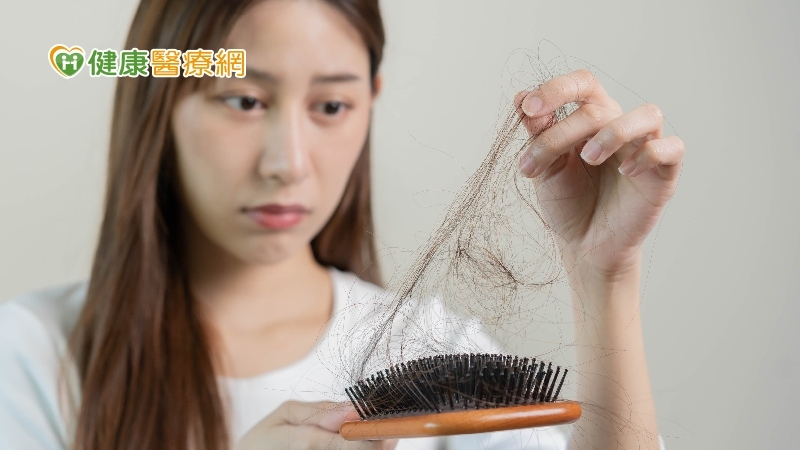 每天掉髮100根正常嗎？ 7種營養讓你養出秀髮