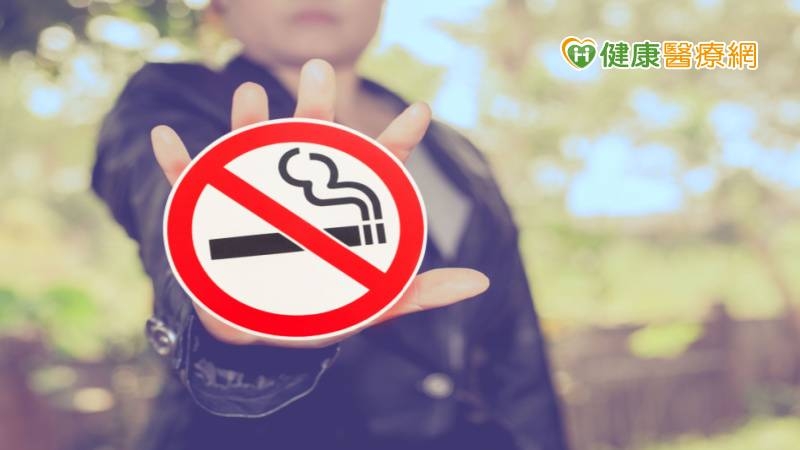 不只禁電子煙！菸害防制法新法今上路　抽菸年齡提高至20歲、「這些場所」也禁菸