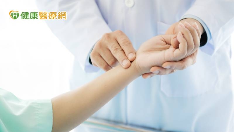 放療讓癌友撐不住！中藥輔助針灸、中藥膏齊助抗癌